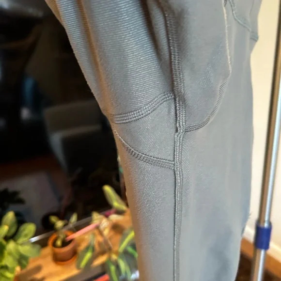 Lululemon Scenic Route Leggings in EUC - Picture 13 of 16